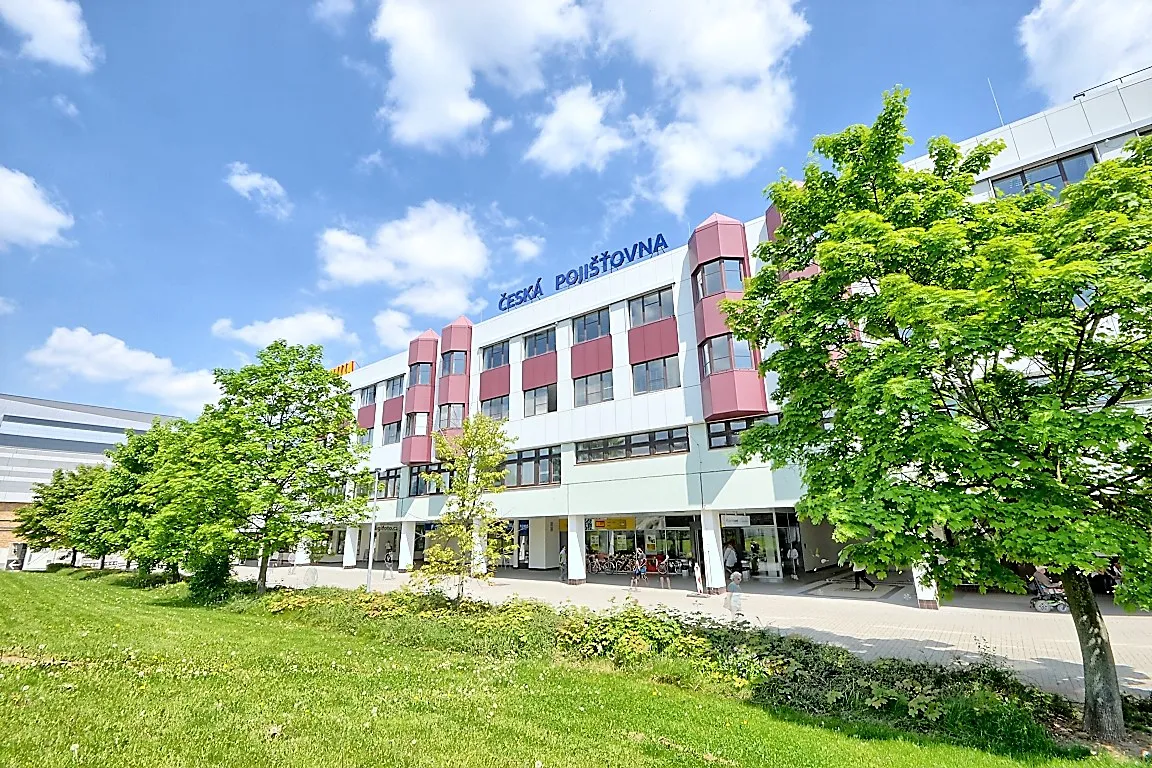 Pronájem kanceláře 2800 m²